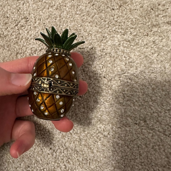 Pineapple Bejewled Trinket with Hidden Interior - Picture 4 of 9